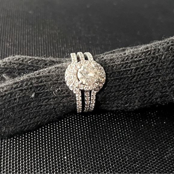 Set (3) of Platinum Diamond rings. - Picture 2 of 4